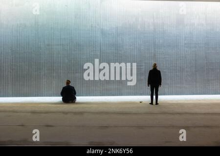 Preghiera islamica. Uomini musulmani che pregano nella moschea. Foto di sfondo Ramadan o islamica. Istanbul Turkiye - 11.12.2022 Foto Stock