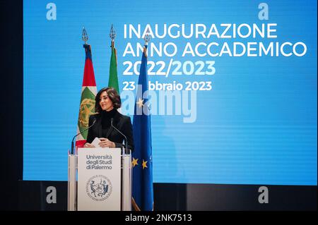 Palermo, Italia. 23rd Feb, 2023. Anna Maria Bernini, Ministro dell'Università e della Ricerca, ha visto mentre ha tenuto un discorso. Ursula von der Leyen, presidente della Commissione europea, ha partecipato alla cerimonia di apertura dell'anno accademico dell'Università di Palermo (Università di Palermo, UNIPA), con un discorso inaugurale. Il Presidente è stato accolto dal Professor massimo Midiri, Rettore dell'UNIPA. Credit: SOPA Images Limited/Alamy Live News Foto Stock