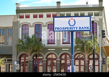 Galveston, Texas - 2023 febbraio: Cartello fuori dalla filiale della Prosperity Bank nel centro della città Foto Stock