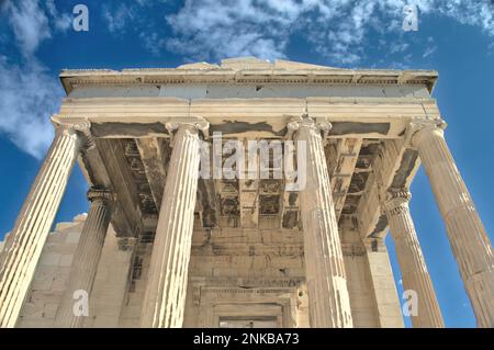 Il portico nord dell'Erechtheum dall'Acropoli di Atene. Foto Stock