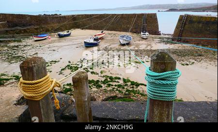 Peschereccio nel porto di Port Racine nel dipartimento della Manica, Normandia, Francia Foto Stock