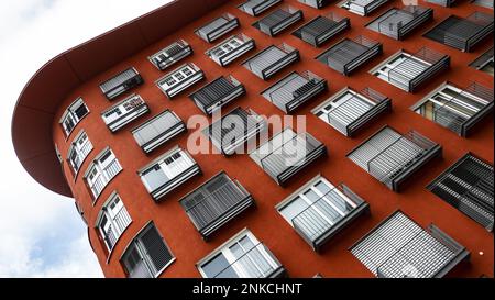 Facciata di un edificio moderno ad Augusta, Swabia, Baviera, Germania Foto Stock