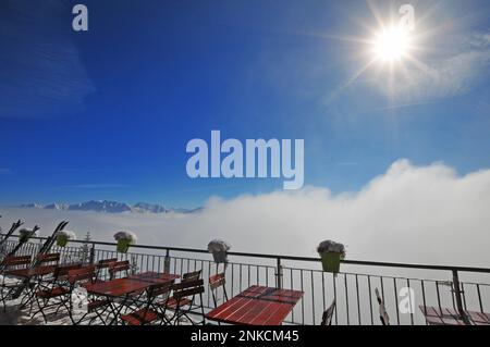 Vista dalla stazione di montagna del Laberbergbahn, Oberammergau, del Laber, sullo sfondo i monti Ammergau, Baviera, Germania Foto Stock