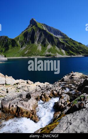 Spullersee, serbatoio alla fonte del Lech, Vorarlberg, sullo sfondo il Goppelspitze, Austria Foto Stock