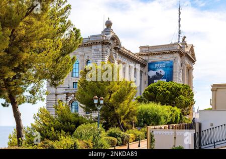 Monaco, Francia - 2 agosto 2022: Museo Oceanografico e Istituto di scienze marine nel quartiere storico di Monaco Ville sul Mar Mediterraneo Foto Stock