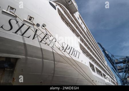 Crociera silversea asiatica a bordo di Silver Spirit da Singapore a Hong Kong con fermate in Thailandia e Vietnam nel porto in Vietnam con l'immigrazione c Foto Stock