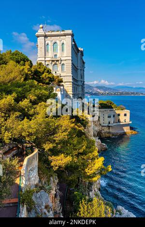 Monaco, Francia - 2 agosto 2022: Museo Oceanografico e Istituto di scienze marine nel quartiere storico di Monaco Ville sul Mar Mediterraneo Foto Stock