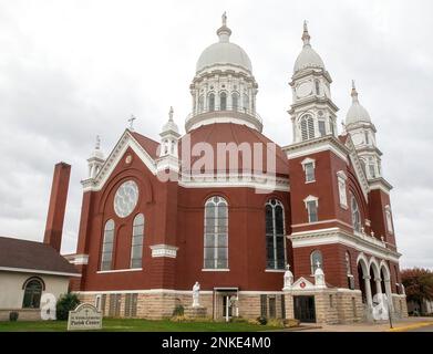 Basilica storica di San La Chiesa Cattolica di Stanislaus, costruita nel 1894 in stile Cattedrale Polacca a Winona, Minnesota USA. Foto Stock