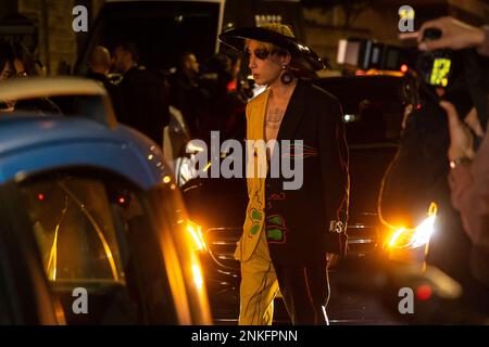 Milano, Italia. 23rd Feb, 2023. Mayao è visto durante gli arrivi alla sfilata Moschino durante la settimana della moda di Milano Womenswear Autunno/Inverno 2023/2024 a Milano. Credit: SOPA Images Limited/Alamy Live News Foto Stock