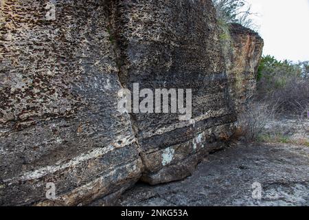 Parete rocciosa in granito geologico nel Pedernales Falls state Park come parte del Texas Hill Country Foto Stock