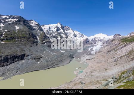 Austria, Carinzia, Vista del ghiacciaio Pasterze e del lago Sandersee Foto Stock