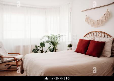 Camera moderna con letto a casa Foto Stock