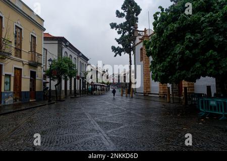 Una strada nel villaggio di Teror - una piccola città dedicata alla Vergine Maria a breve distanza da Las Palmas. Foto Stock