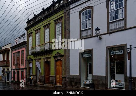 Una strada nel villaggio di Teror - una piccola città dedicata alla Vergine Maria a breve distanza da Las Palmas. Foto Stock