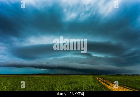 Severe supercell storm clouds, landscape with storm clouds Foto Stock