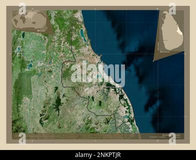 Batticaloa, distretto di Sri Lanka. Mappa satellitare ad alta risoluzione. Località e nomi delle principali città della regione. Mappe delle posizioni ausiliarie degli angoli Foto Stock