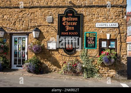 Il formaggio Stilton Inn, vecchio tradizionale English Country Village pub, Somerby, Leicestershire, England, Regno Unito Foto Stock