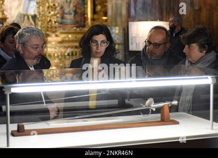 Non esclusiva: KYIV, UCRAINA - 23 FEBBRAIO 2023 - Ministro della Cultura e della politica dell'informazione dell'Ucraina Oleksandr Tkachenko e Ministro francese di Cu Foto Stock