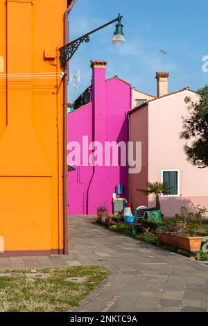Casa multicolore a Burano, vicino Venezia Foto Stock