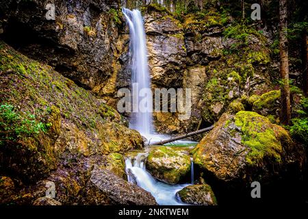 Sibli Wasserfall,Tegernsee,Rottach-Egern,Deutschland,Felsen,Moos,Steine,Bäume,Langzeitbelichtung,Amazing Foto Stock