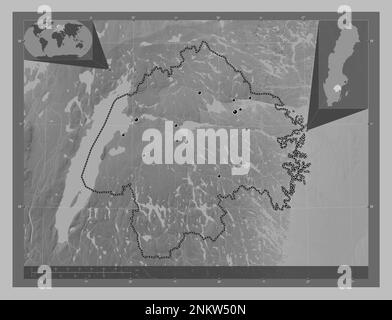 Ostergotland, contea della Svezia. Mappa in scala di grigi con laghi e fiumi. Posizioni delle principali città della regione. Mappe delle posizioni ausiliarie degli angoli Foto Stock