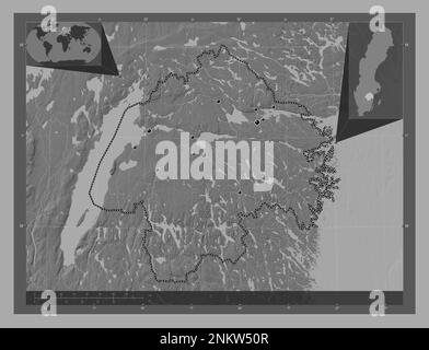 Ostergotland, contea della Svezia. Mappa altimetrica bilivello con laghi e fiumi. Posizioni delle principali città della regione. Mappe delle posizioni ausiliarie degli angoli Foto Stock