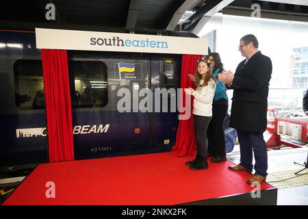 Un'inaugurazione si svolge presso la Southeastern Railway, che nomina un treno City Beam di Classe 707 a 'Spirit of Ukraine', alla Cannon Street Station di Londra, per celebrare l'anniversario dell'invasione russa dell'Ucraina. Data immagine: Venerdì 24 febbraio 2023. Foto Stock