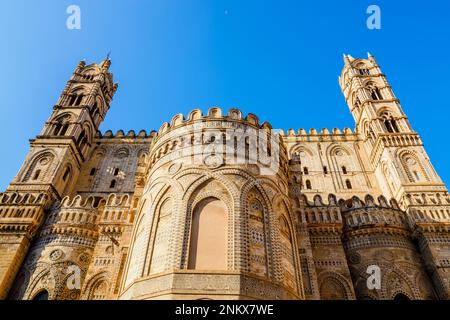 La facciata NE della Cattedrale di Palermo - Sicilia, Italia Foto Stock