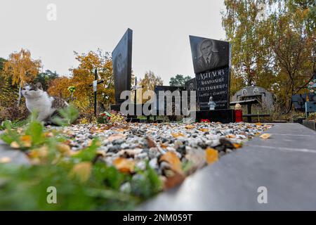 Tomba di Anatoly Dyatlov (3. 3. 1931 - 13. 12. 1995) a Kiev, Ucraina, 18 ottobre 2021. Dyatlov era un ingegnere sovietico che era il vice capo ingineo Foto Stock