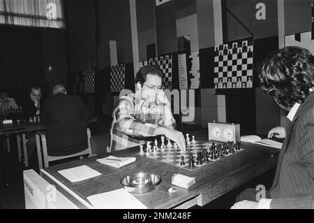 Netherlands Storia: Giocatori di scacchi non identificati durante il torneo di scacchi Blast Furnace a Wijk aan Zee ca. Gennaio 24, 1980 Foto Stock