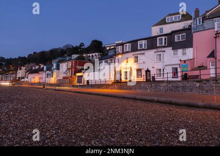 Inghilterra, Dorset, The Jurassic Coast, Lyme Regis, Colourful Beachfront Properties Foto Stock