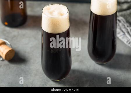 Cocktail Boozy Irish Stout Black Velvet Beer con champagne Foto Stock