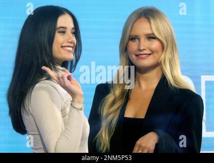 New Yorek, NY, Stati Uniti. 23rd Feb, 2023. Ella Bleu Travolta e Sailor Brinkley Cook sul set di NBC's Today Show promuovere il nuovo latte ottenuto? Campagna il 23 febbraio 2023 a New York City. Credit: RW/Media Punch/Alamy Live News Foto Stock