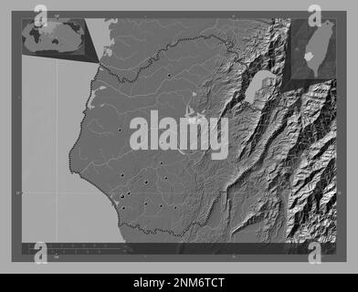 Tainan, comune speciale di Taiwan. Mappa altimetrica bilivello con laghi e fiumi. Posizioni delle principali città della regione. Posizione ausiliaria angolo Foto Stock