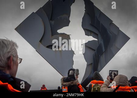I turisti, Albatross memorial per la perdita di naviganti, Capo Horn, Tierra de Fuego, Patagonia, Cile Foto Stock