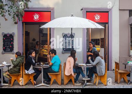 La Manzana Confitada Cafe, in via Lastarria, quartiere Lastarria, Santiago. Cile. Foto Stock