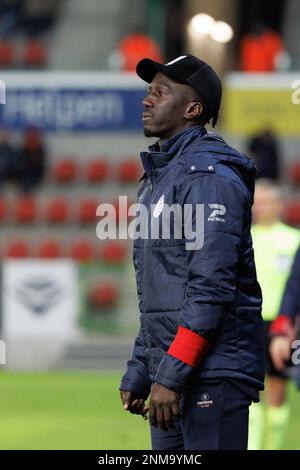 Mbaye Leye, allenatore capo di Essevee, nella foto di una partita di calcio tra SV Zulte Waregem e KV Kortrijk, venerdì 24 febbraio 2023 a Waregem, il giorno 27 della prima divisione del campionato belga della 'Jupiler Pro League' del 2022-2023. BELGA FOTO KURT DESPLENTER Foto Stock