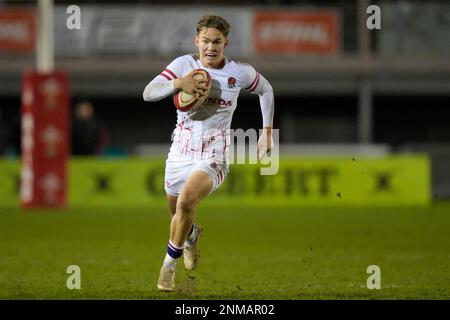 Monty Bradbury of England U20's fa una pausa durante la partita delle sei Nazioni del 2023 U20 Galles vs Inghilterra allo Stadiwm CSM, Colwyn Bay, Regno Unito, 24th febbraio 2023 (Foto di Steve Flynn/News Images) Foto Stock