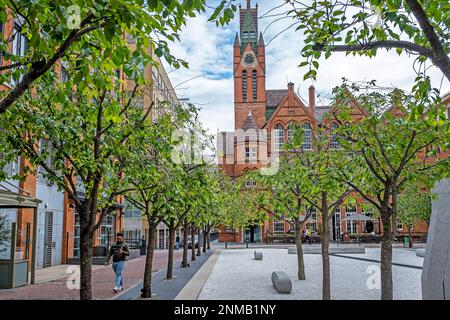 Oozells Square, in background Ikon Gallery, Birmingham, Inghilterra Foto Stock