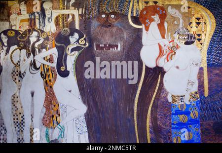 Interno del palazzo secessionista,particolare del fregio,arte opera di Gustav Klimt, Vienna, Austria, Europa Foto Stock