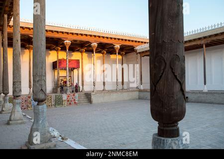 Ricezione e incoronazione corte, in Arca, fortezza, Bukhara, Uzbekistan Foto Stock