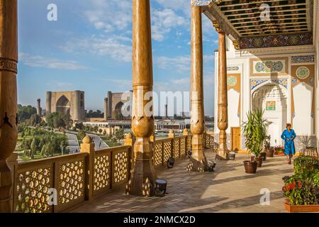 La moschea Hazrat-Hizr, sullo sfondo a sinistra la moschea Bibi-Khanym Samarcanda, Uzbekistan Foto Stock