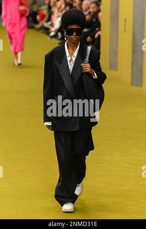Milano, Italia. 24th Feb, 2023. GUCCI Autunno-Inverno 2023-2024 durante la settimana della Moda di Milano il 2023 febbraio - Milano; Italia 24/02/2023 Credit: dpa/Alamy Live News Foto Stock