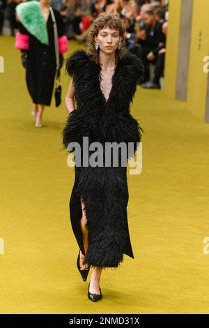 Milano, Italia. 24th Feb, 2023. GUCCI Autunno-Inverno 2023-2024 durante la settimana della Moda di Milano il 2023 febbraio - Milano; Italia 24/02/2023 Credit: dpa/Alamy Live News Foto Stock