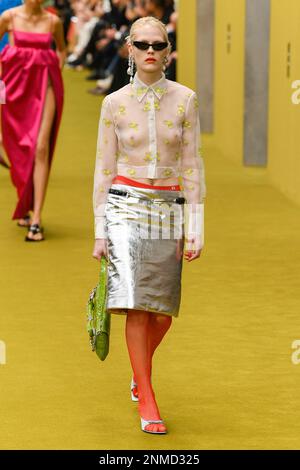 Milano, Italia. 24th Feb, 2023. GUCCI Autunno-Inverno 2023-2024 durante la settimana della Moda di Milano il 2023 febbraio - Milano; Italia 24/02/2023 Credit: dpa/Alamy Live News Foto Stock