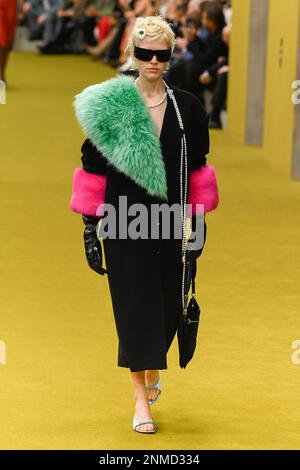 Milano, Italia. 24th Feb, 2023. GUCCI Autunno-Inverno 2023-2024 durante la settimana della Moda di Milano il 2023 febbraio - Milano; Italia 24/02/2023 Credit: dpa/Alamy Live News Foto Stock