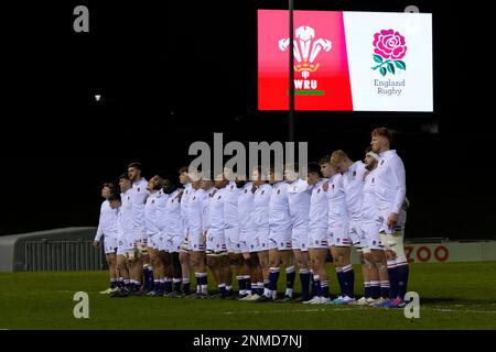 Inghilterra gli U20 attendono gli inni prima della partita delle sei Nazioni del 2023 U20 Galles vs Inghilterra allo Stadiwm CSM, Colwyn Bay, Regno Unito, 24th febbraio 2023 (Foto di Steve Flynn/News Images) Foto Stock