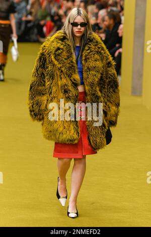 Milano, Italia. 24th Feb, 2023. GUCCI Autunno-Inverno 2023-2024 durante la settimana della Moda di Milano il 2023 febbraio - Milano; Italia 24/02/2023 Credit: dpa/Alamy Live News Foto Stock