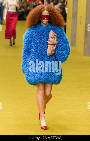 Milano, Italia. 24th Feb, 2023. GUCCI Autunno-Inverno 2023-2024 durante la settimana della Moda di Milano il 2023 febbraio - Milano; Italia 24/02/2023 Credit: dpa/Alamy Live News Foto Stock