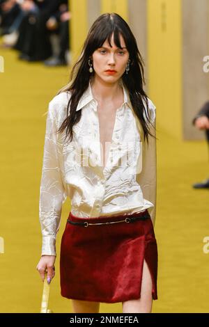 Milano, Italia. 24th Feb, 2023. GUCCI Autunno-Inverno 2023-2024 durante la settimana della Moda di Milano il 2023 febbraio - Milano; Italia 24/02/2023 Credit: dpa/Alamy Live News Foto Stock